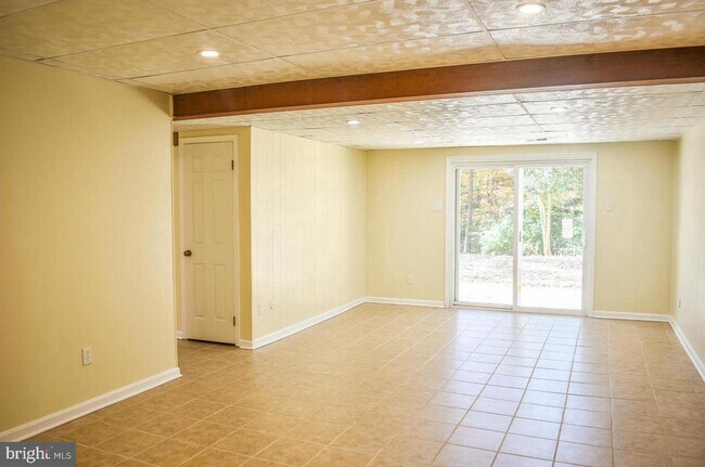 Building Photo - 14117 Beverly Dr