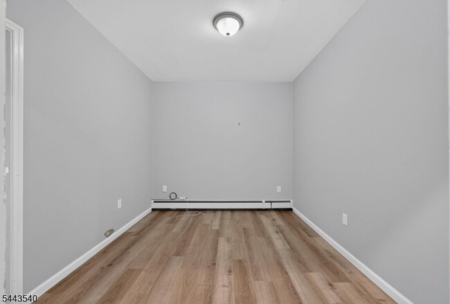 Building Photo - 437 7th Ave