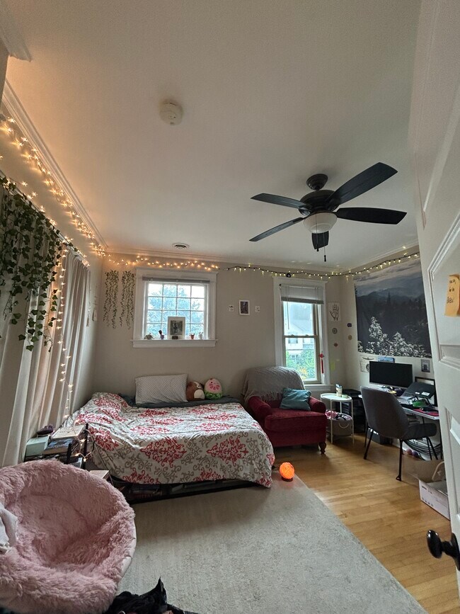 Foto del edificio - 214 8th Ave NE