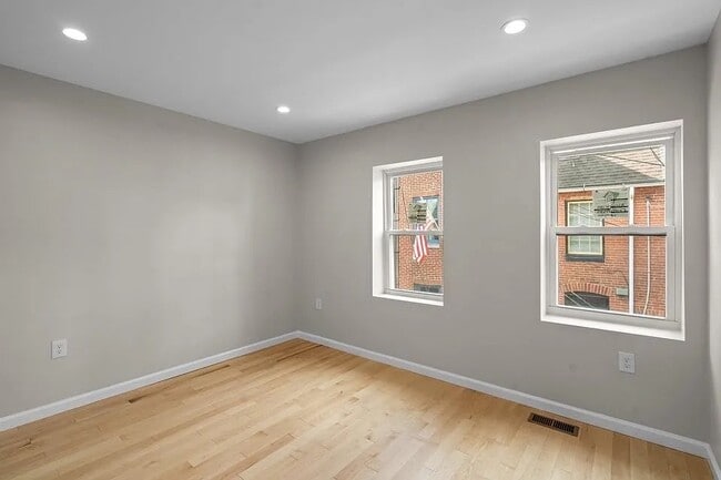 Foto del edificio - 2510 E Fayette St