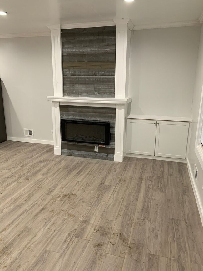 Foto del edificio - Gorgeous 3 Bedroom 1.5 bath with yard