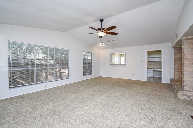 Foto del edificio - 1918 Liberty Point Ln