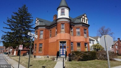 Building Photo - 200 E Walnut St