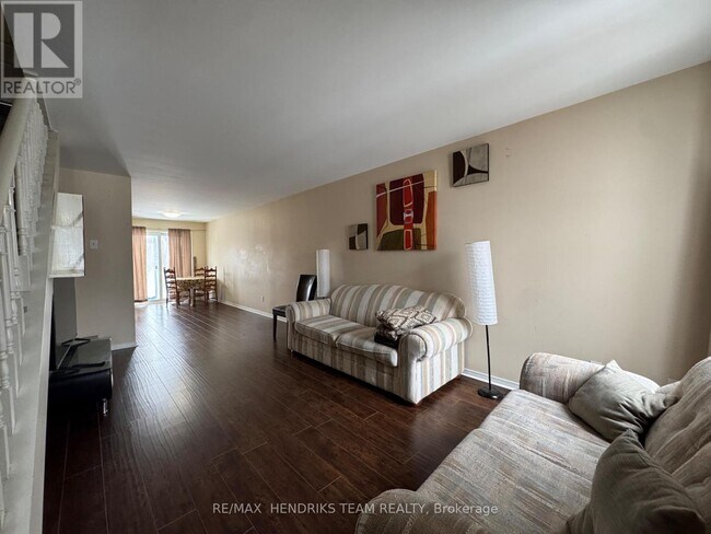 Photo du bâtiment - 308 Oakdale Ave