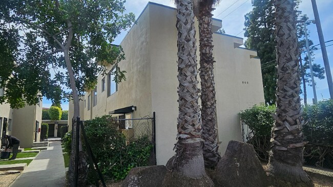 Building Photo - 866 W 126th St