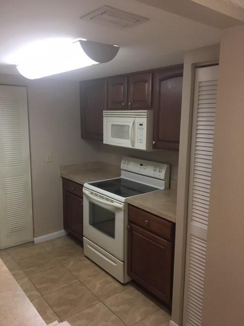 Foto del edificio - 6704 W Sample Rd