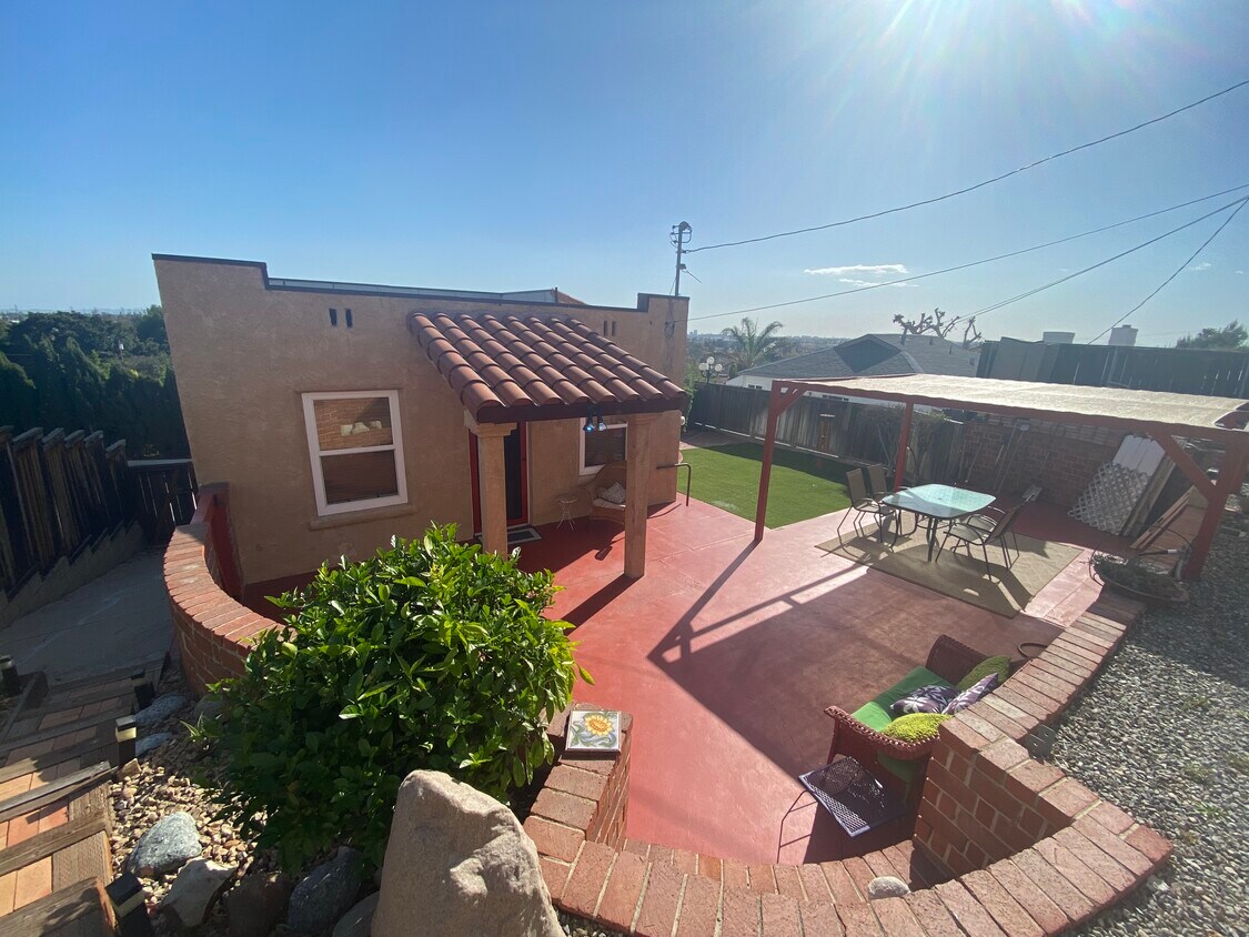 Primary Photo - 8656 Oceanview Ave