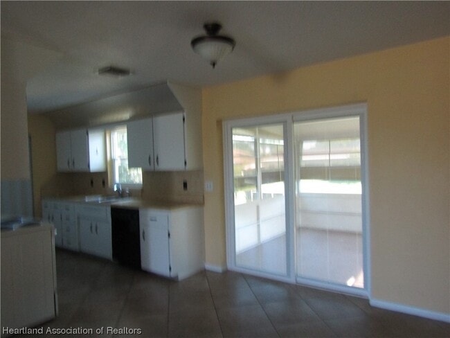 Building Photo - 1302 Schlosser Rd