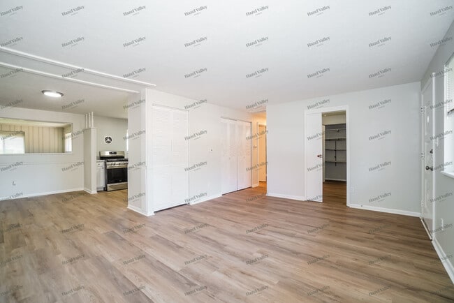 Building Photo - 3505 Roswell Dr