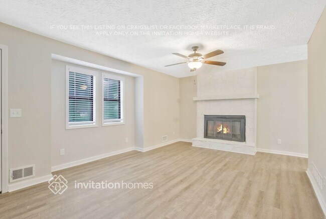 Building Photo - 1023 Lakewood Dr