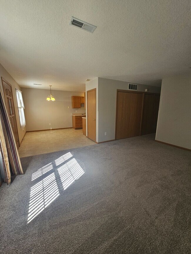 Building Photo - There is a $25 fee per application and eve...