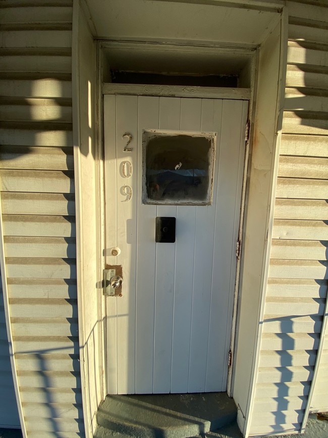 Building Photo - 209 College Ave