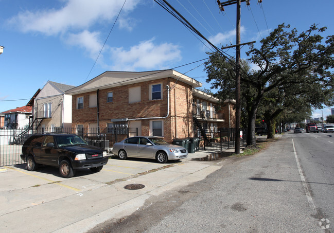 Building Photo - 3401 S Claiborne Avenue