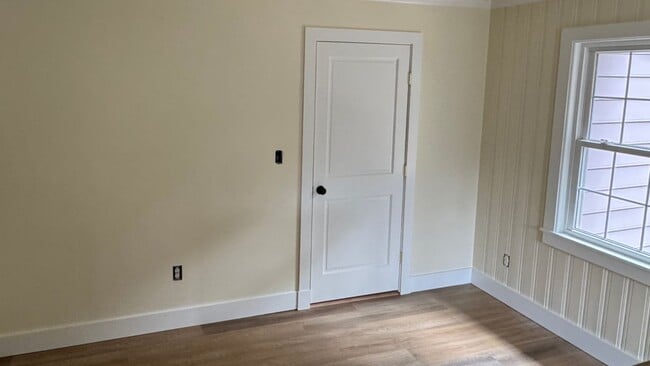 Building Photo - 5034 Victoria Ave