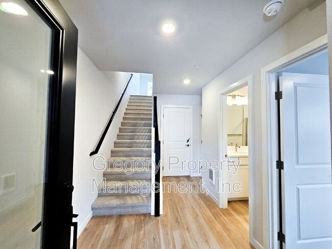 Foto del edificio - 14562 Westminster Way North