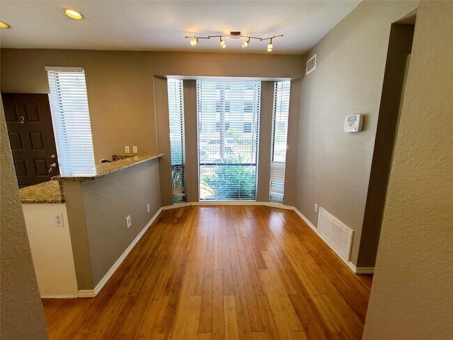 Building Photo - 2002 N Fitzhugh Ave