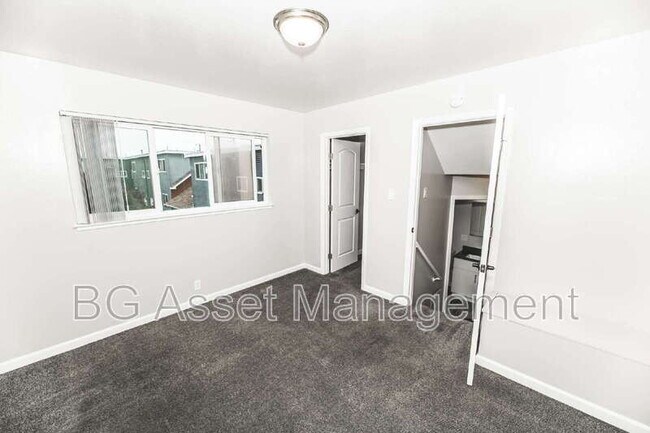 Foto del edificio - 2377 Downer Ave