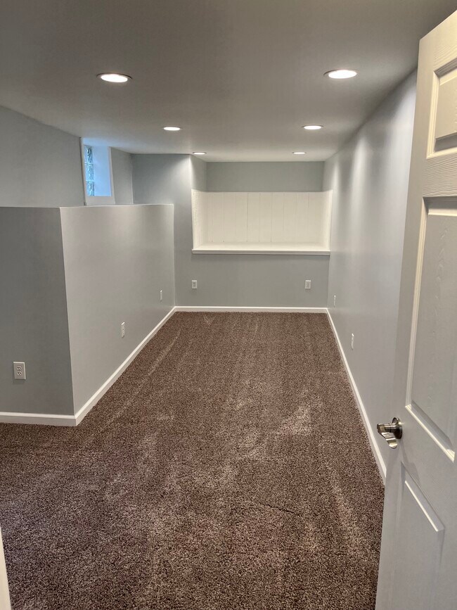 Bedroom - 447 Edgewater Dr