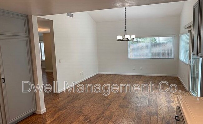 Building Photo - 4324 Rueda Dr