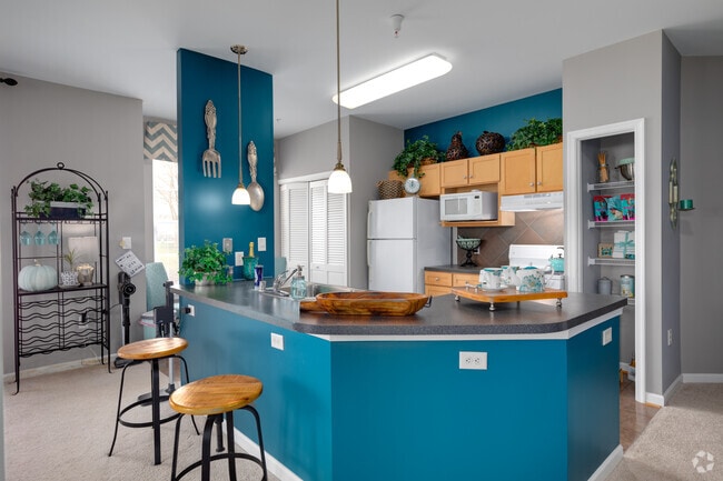 2BR, 2BA - 925SF - Apartments of Wildewood