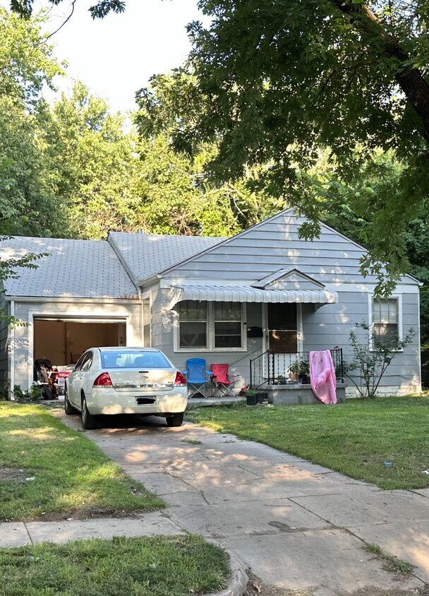 Foto principal - 814 S Belmont St