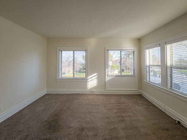 Building Photo - Bright & Inviting 1BR in the Heart of North Alhambra