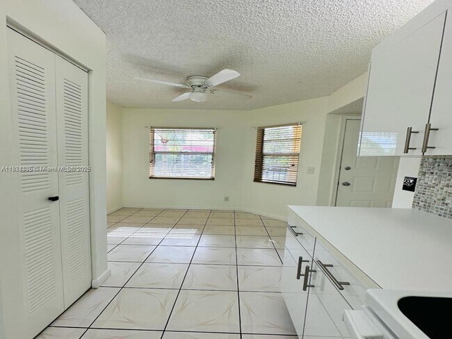Building Photo - 1351 SW 125th Ave