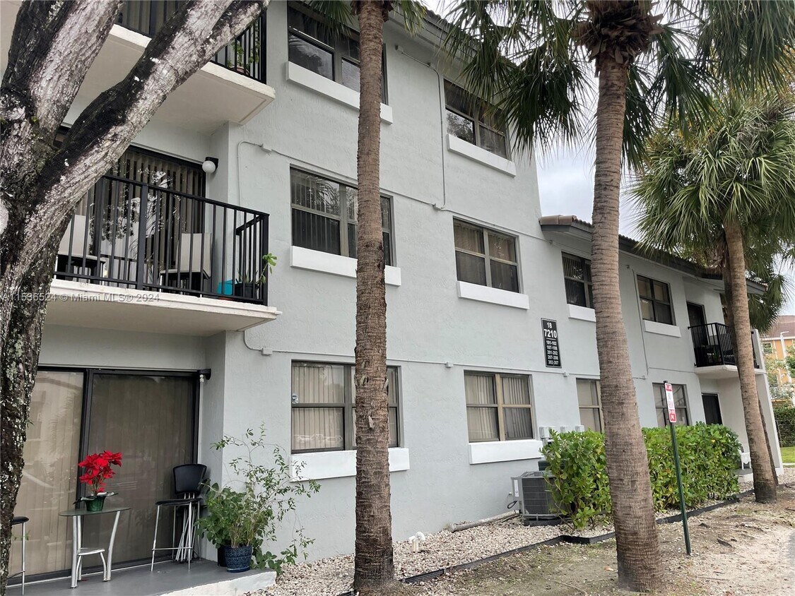 Primary Photo - 7210 NW 179th St