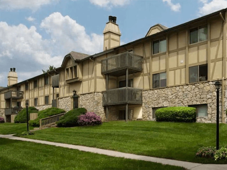 Beautiful Landscaping - Stonebridge Apartments