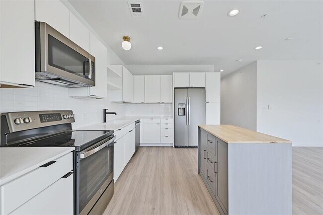 Foto del edificio - 100 Mockingbird Ln W