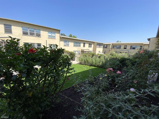 Building Photo - 1 br, 1 bath Apartment - 3340 Rowena Avenue D