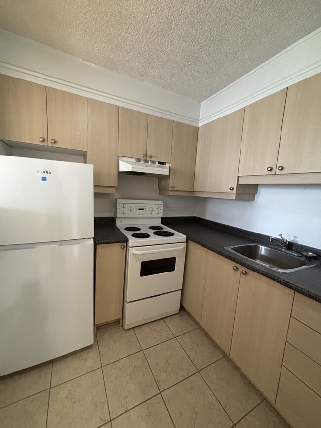 Building Photo - 263 MacLaren St