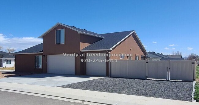 Building Photo - 631 Thunder Ridge Dr