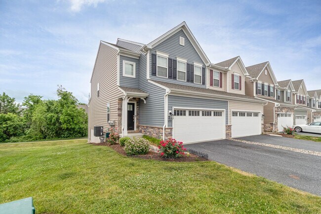 Foto del edificio - Cumberland Valley School District End Unit...