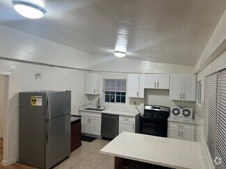 Building Photo - 3558 Kelton Ave
