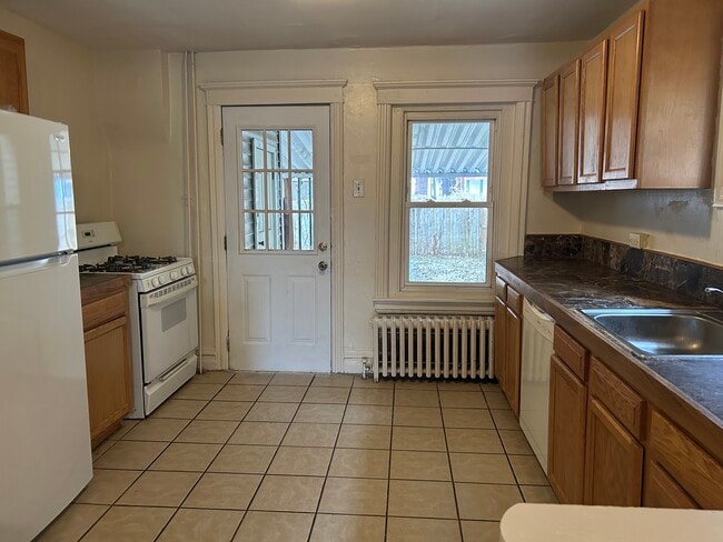 Cocina - 808 E Morton St