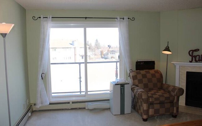 Photo du bâtiment - 833 Wollaston Crescent