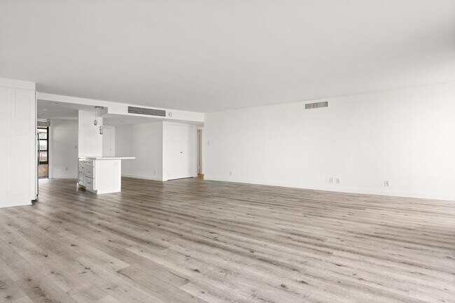 Building Photo - 4316 Marina City Dr
