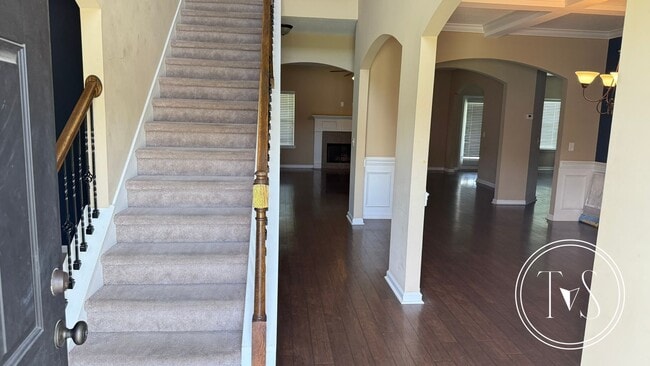 Building Photo - 639 Red Oak Ln