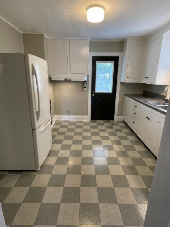 Building Photo - 427 Market St