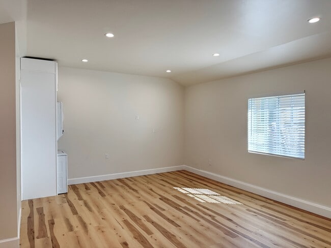 Foto del edificio - 9320 Valjean Ave