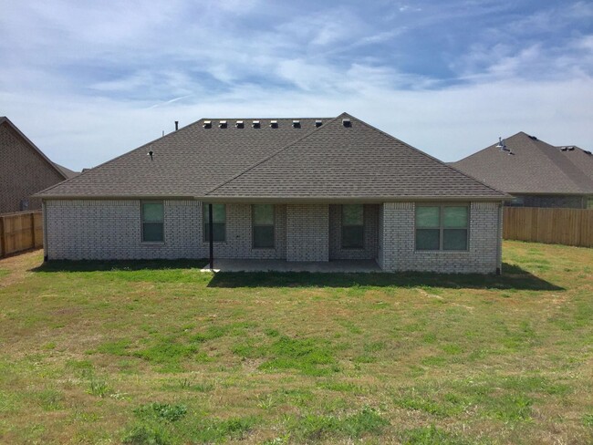 Foto del edificio - 3 Bedroom 2 Bath Home For Rent Rogers. Ava...