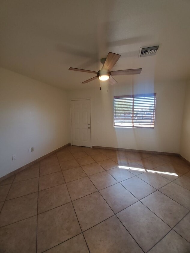 Primary Photo - 4 bedroom, 1.5 bath - North Phoenix - Big ...