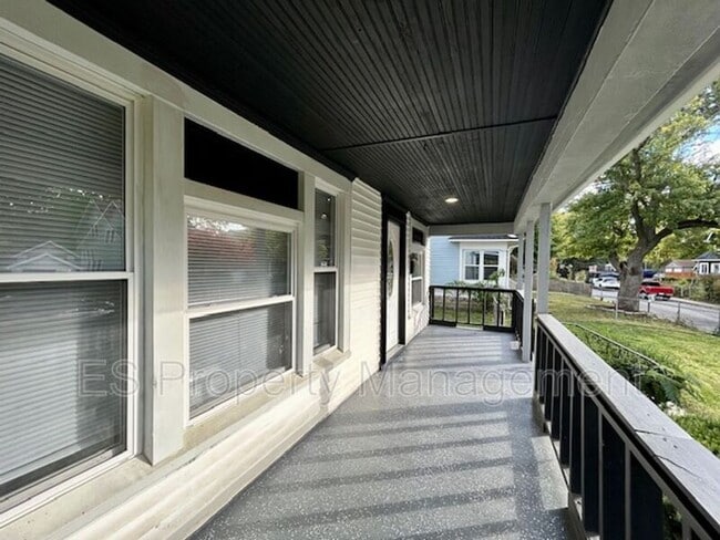 Photo - 921 Tecumseh St House