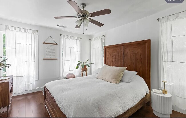 Foto del edificio - Room in House on Bridges Ave SW