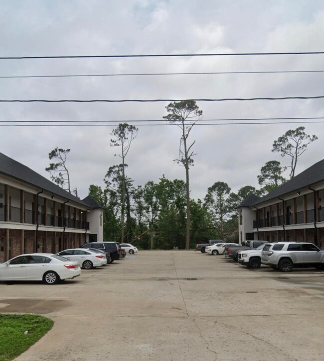 Building Photo - 641 E McNeese St