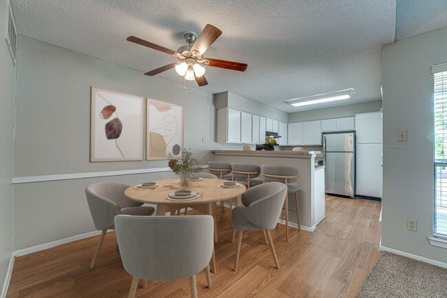 Building Photo - Bardin Oaks