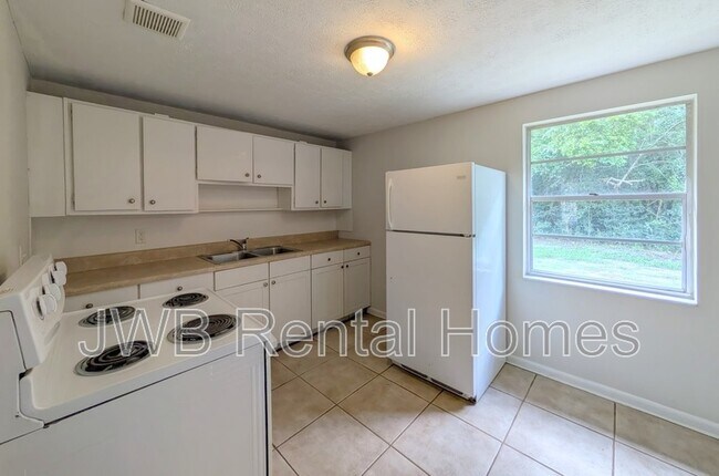 Foto del edificio - 5742 Newberg Ln