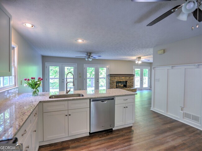 Building Photo - 5455 Honeysuckle Trail