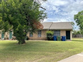 Building Photo - 908 Lancelot Cir